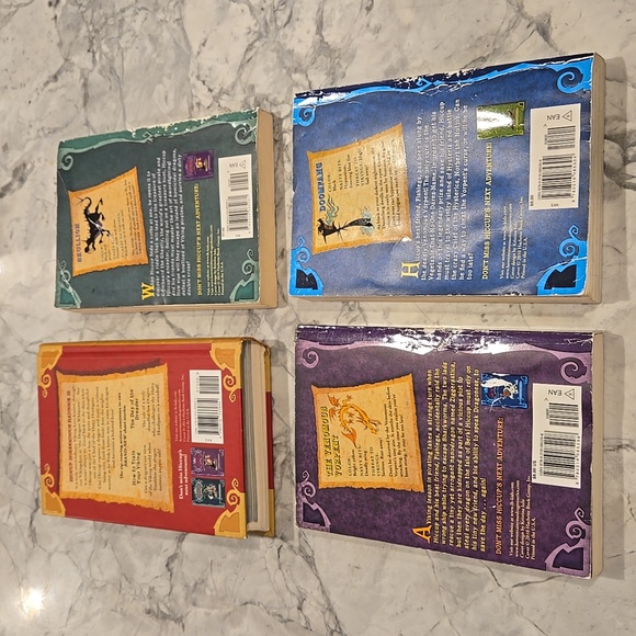 How to Train Your Dragon Books 1-4 - Picture 6 of 7